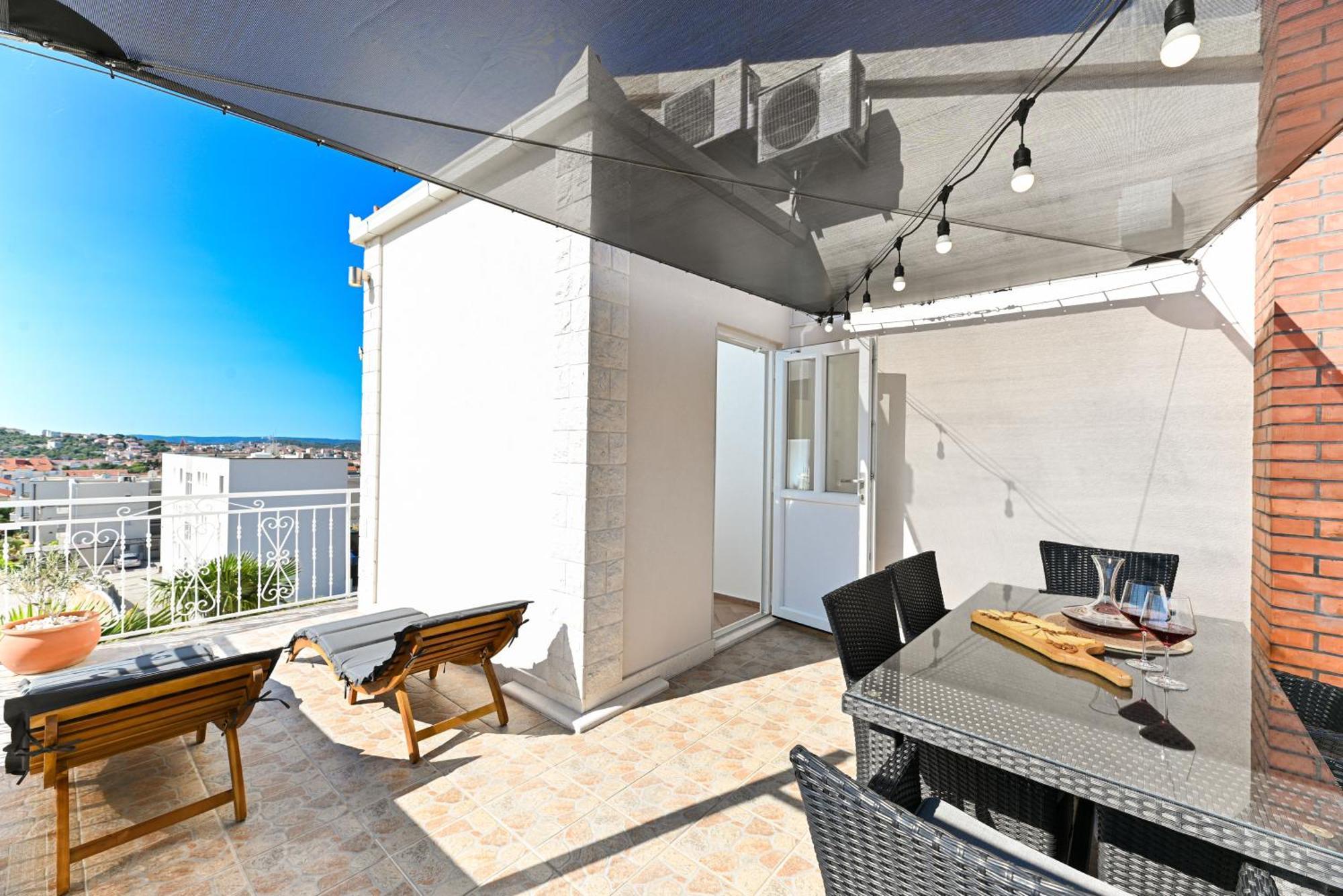 Apartment Dajana Feeling Of Home Trogir Exterior photo